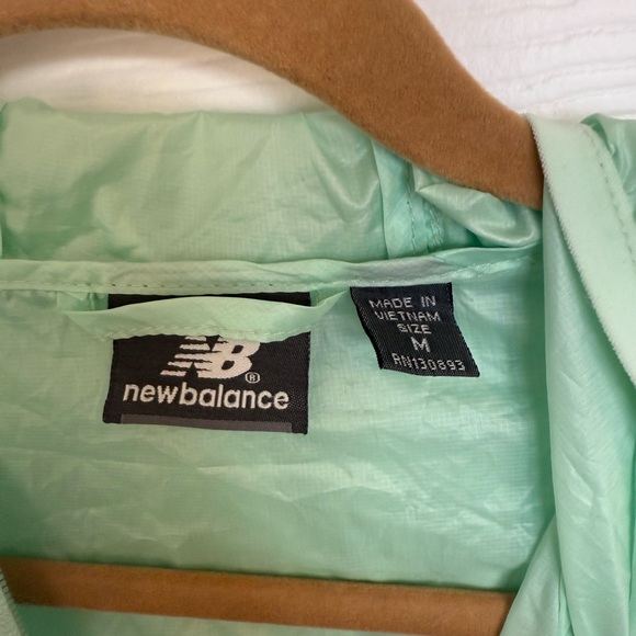 New Balance Light Green windbreaker - Picture 5 of 6
